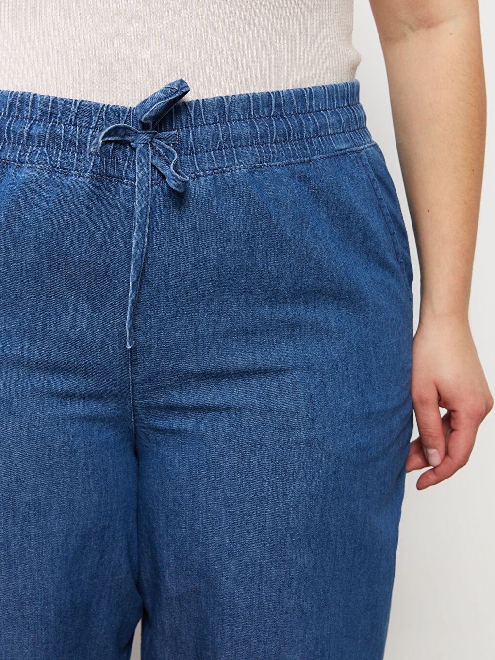 LC WAIKIKI Büyük Beden Beli Lastikli Standart Fit Kadın Rodeo Jean Şort -S2IH84Z8-507
