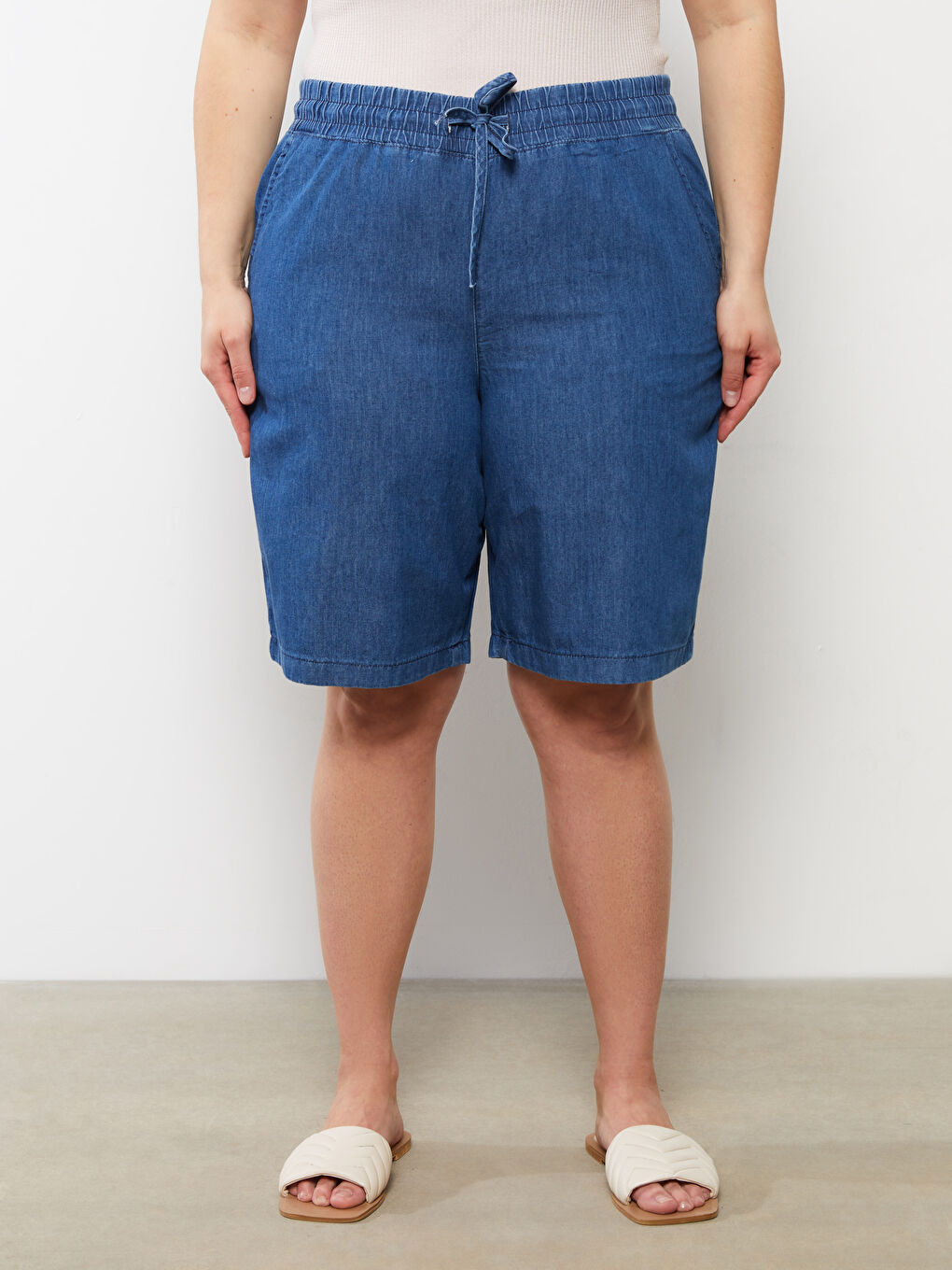 LC WAIKIKI Büyük Beden Beli Lastikli Standart Fit Kadın Rodeo Jean Şort -S2IH84Z8-507