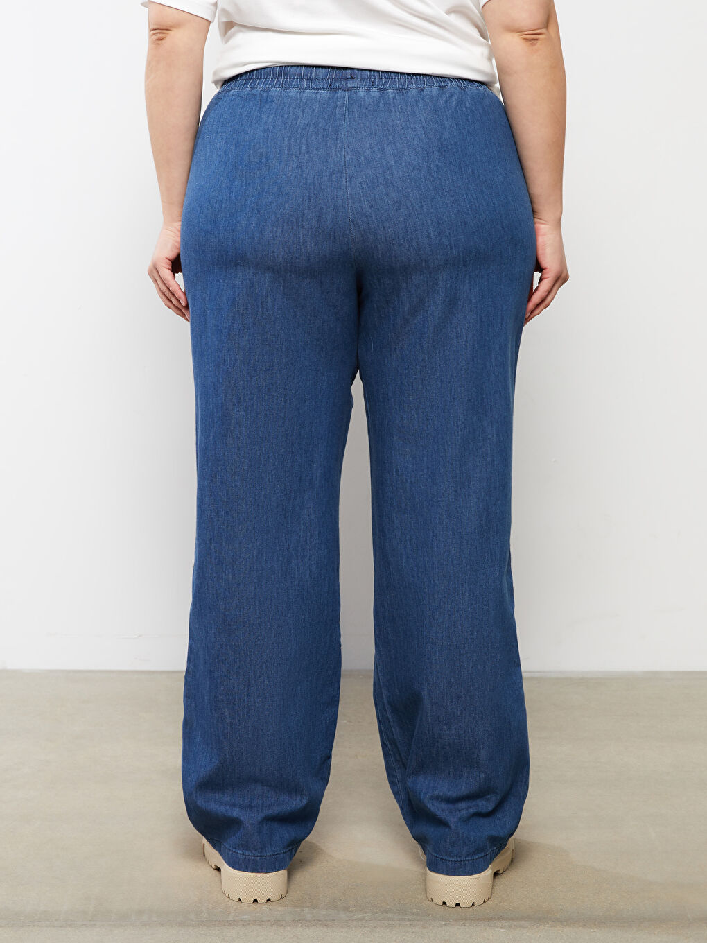 İndigo Büyük Beden Beli Lastikli Cep Detaylı Kadın Rodeo Jean Pantolon-4