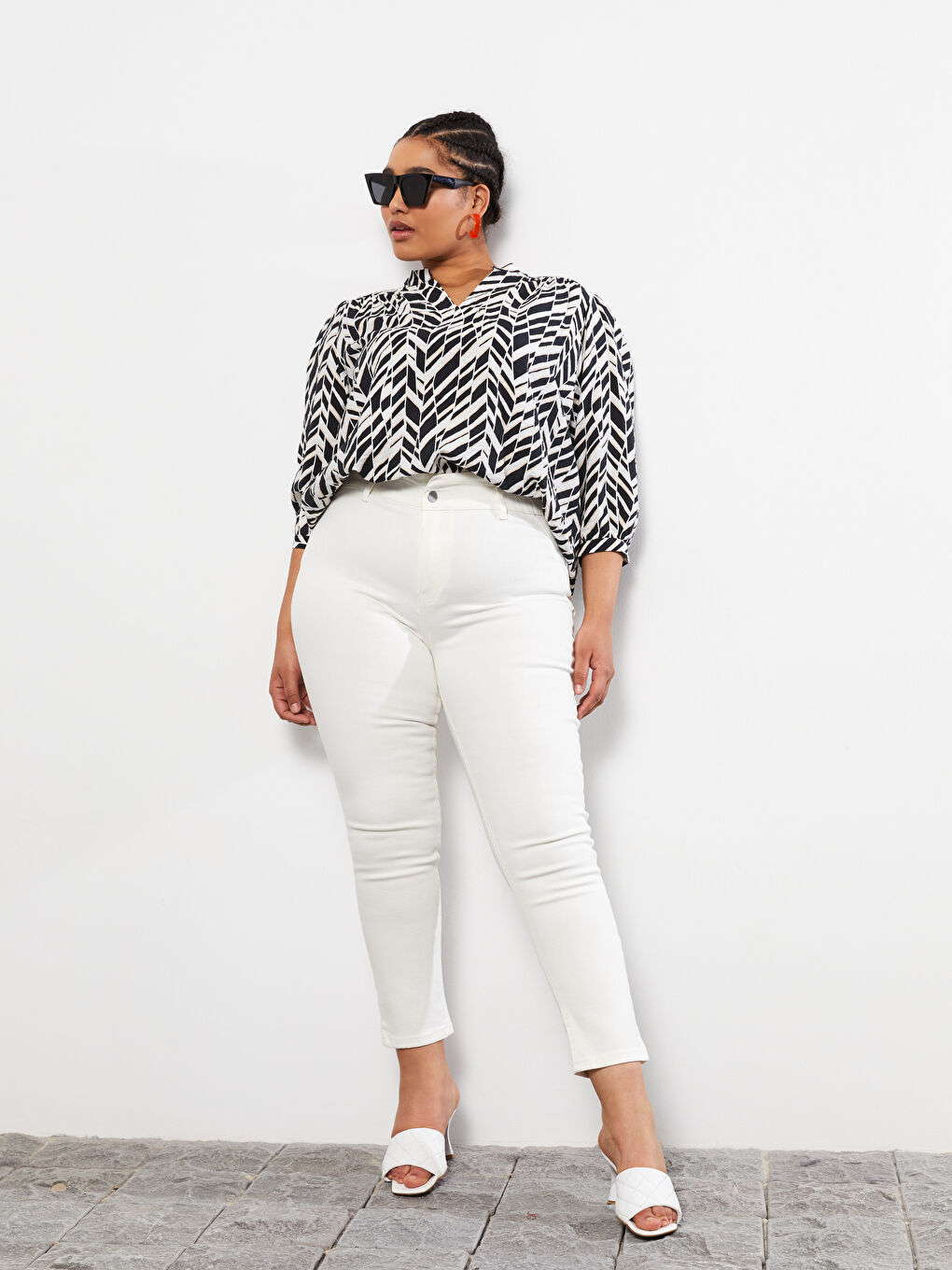 Ekru Kadın Büyük Beden Beli Lastikli Düz Jean Pantolon