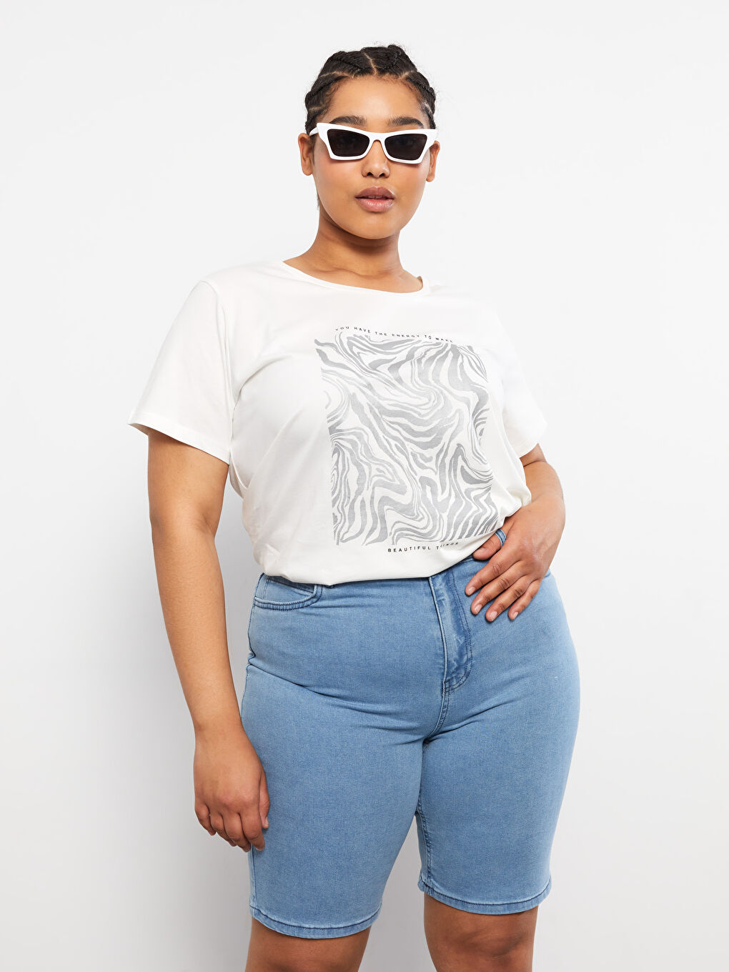 Джинсовые Шорты Женские Большого Размера Прямого Кроя с Карманами-1