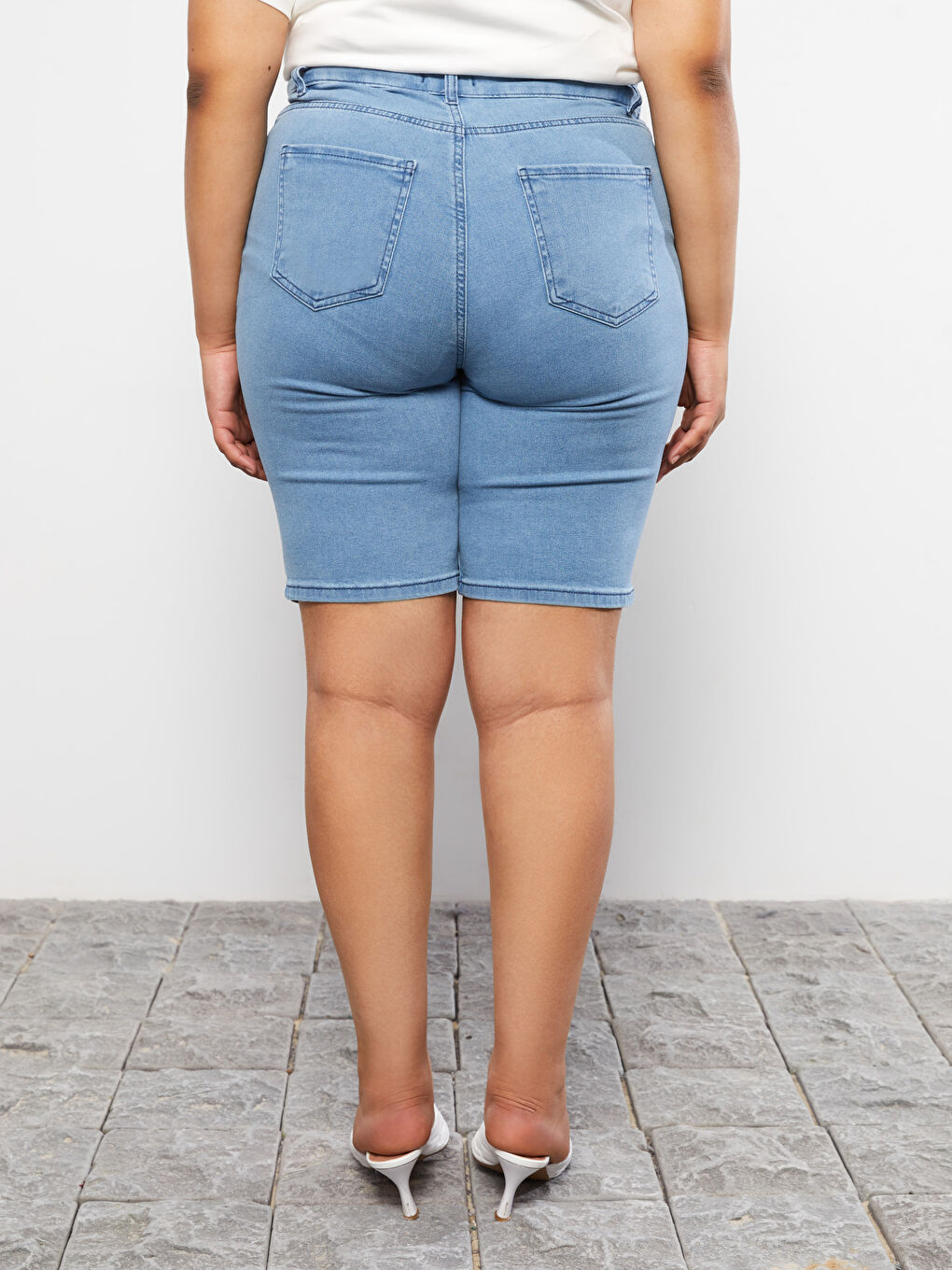 Джинсовые Шорты Женские Большого Размера Прямого Кроя с Карманами-4