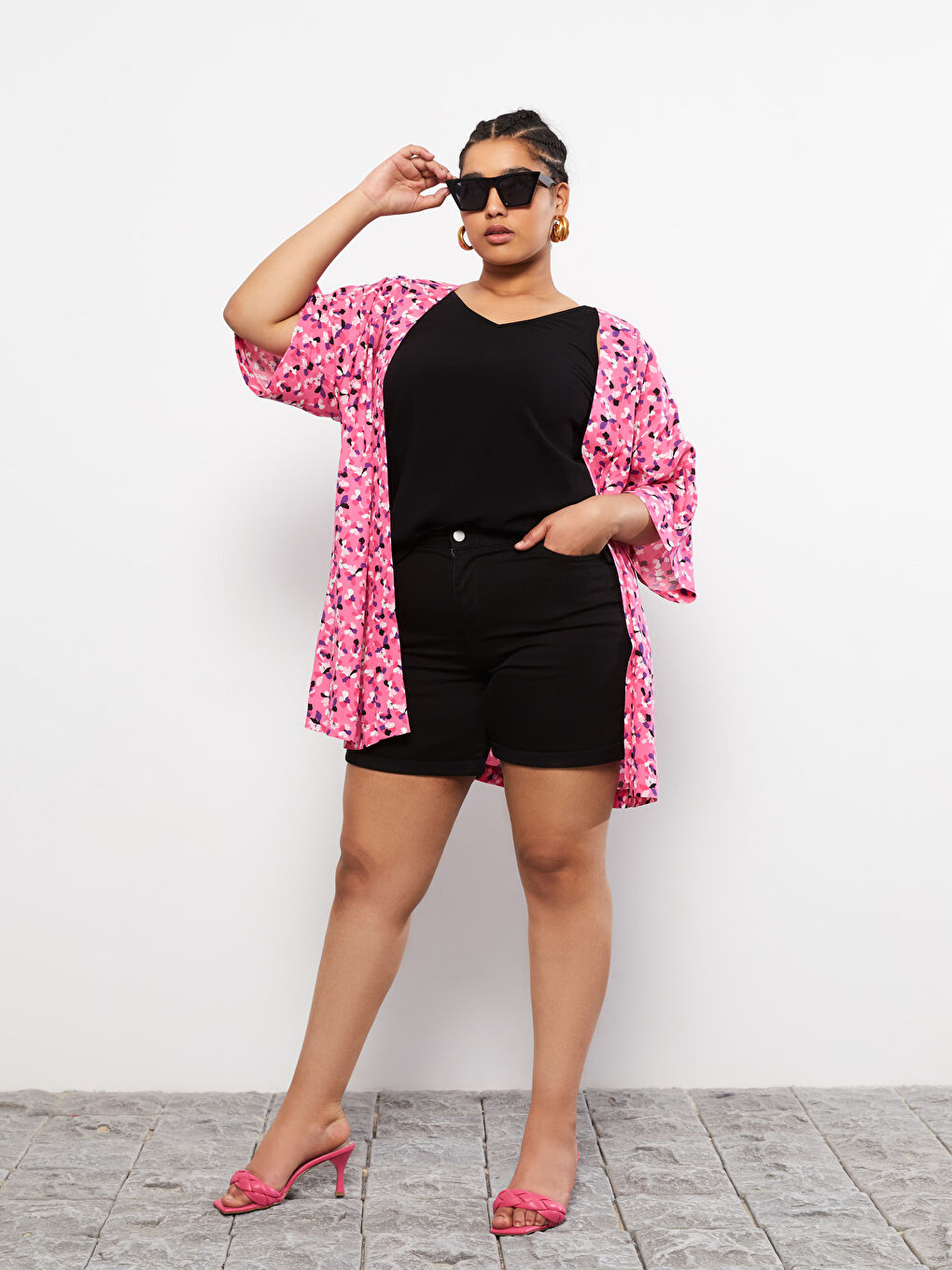 Siyah Büyük Beden Standart Fit Düz Cep Detaylı Kadın Rodeo Jean Şort-1