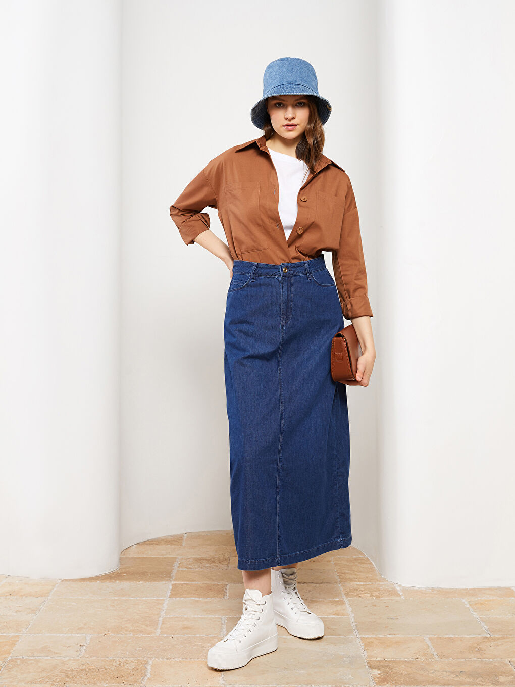 Kahverengi Düz Uzun Kollu Oversize Gabardin Kadın Gömlek Tunik-3