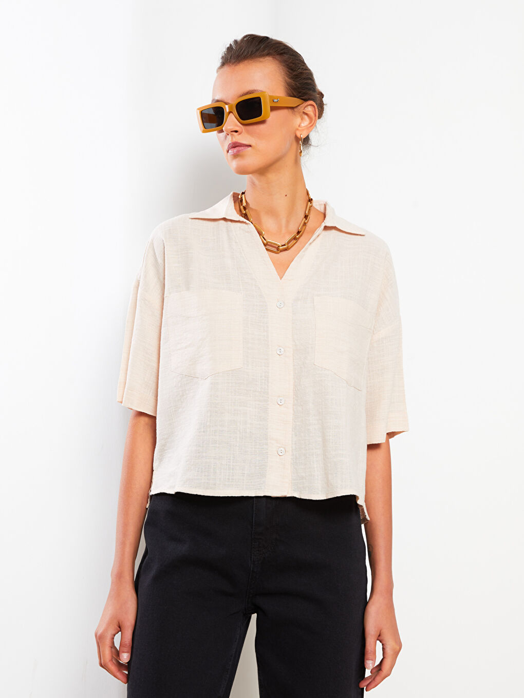 Bej Önden Düğme Kapamalı Düz Kısa Kollu Kadın Gömlek