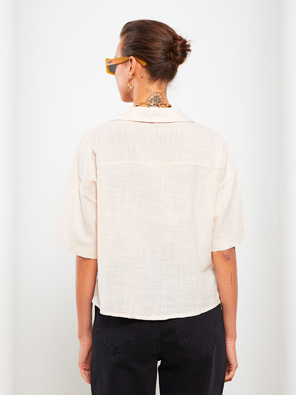 Bej Önden Düğme Kapamalı Düz Kısa Kollu Kadın Gömlek-4