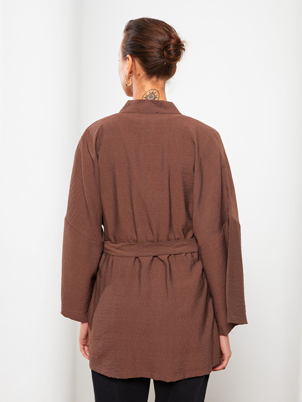 Kahverengi Şal Yaka Düz Beli Kuşaklı Uzun Kollu Kadın Kimono-4