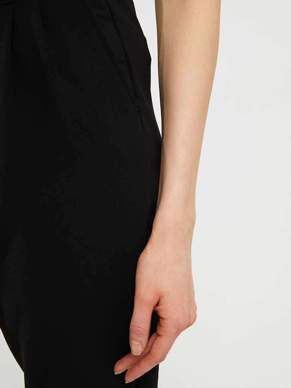 Siyah Standart Fit Düz Cep Detaylı Kadın Pantolon-9