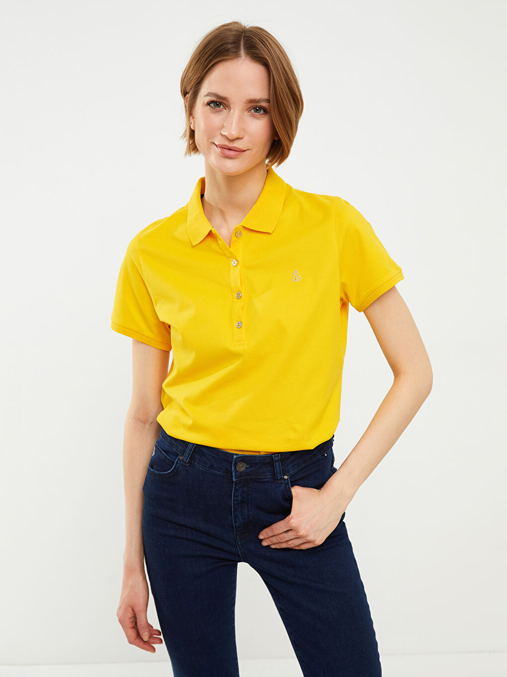 T-shirt pour Femmes à Manches Courtes avec Col Polo et Détails Brodés-1