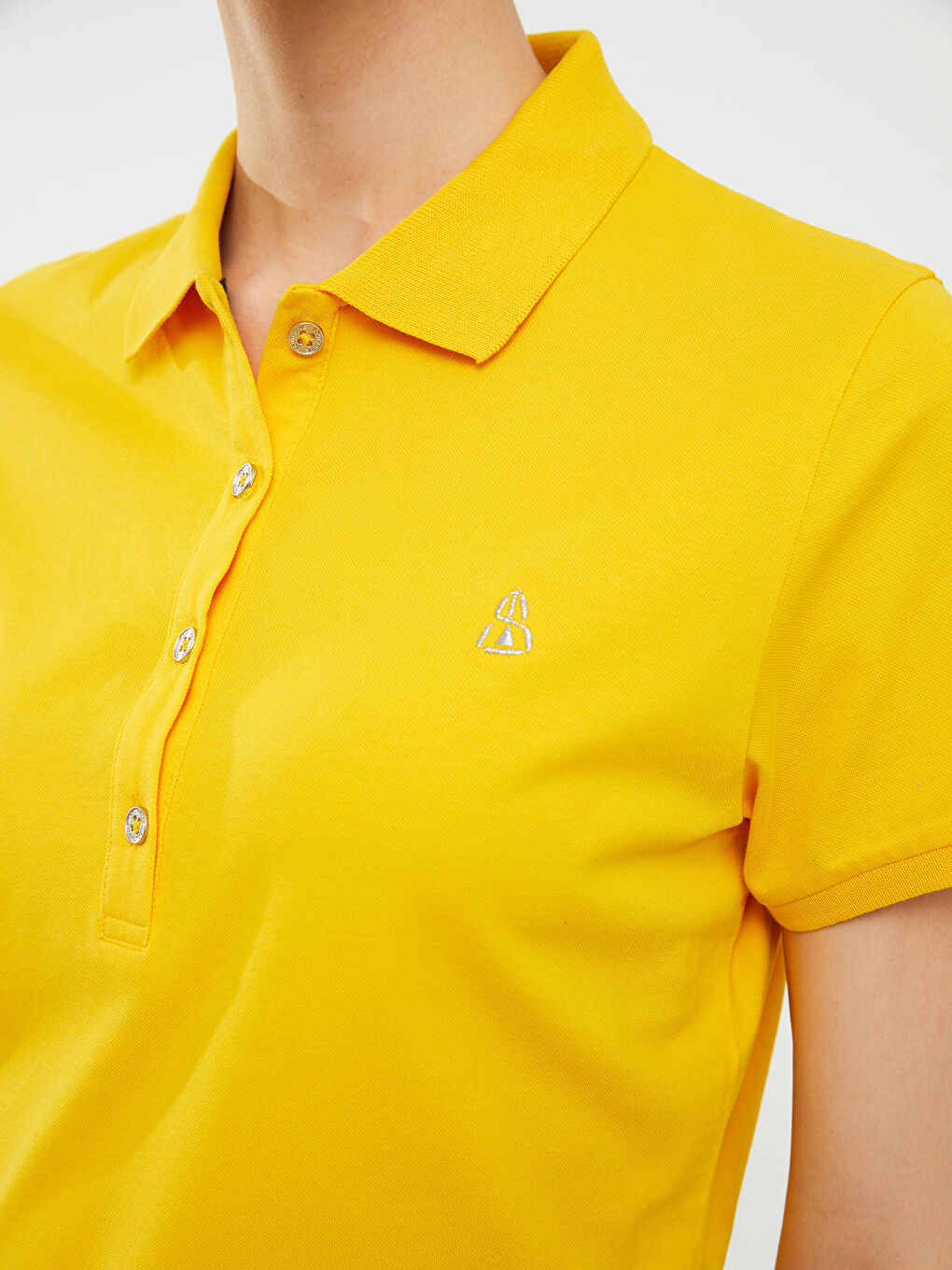 T-shirt pour Femmes à Manches Courtes avec Col Polo et Détails Brodés-4