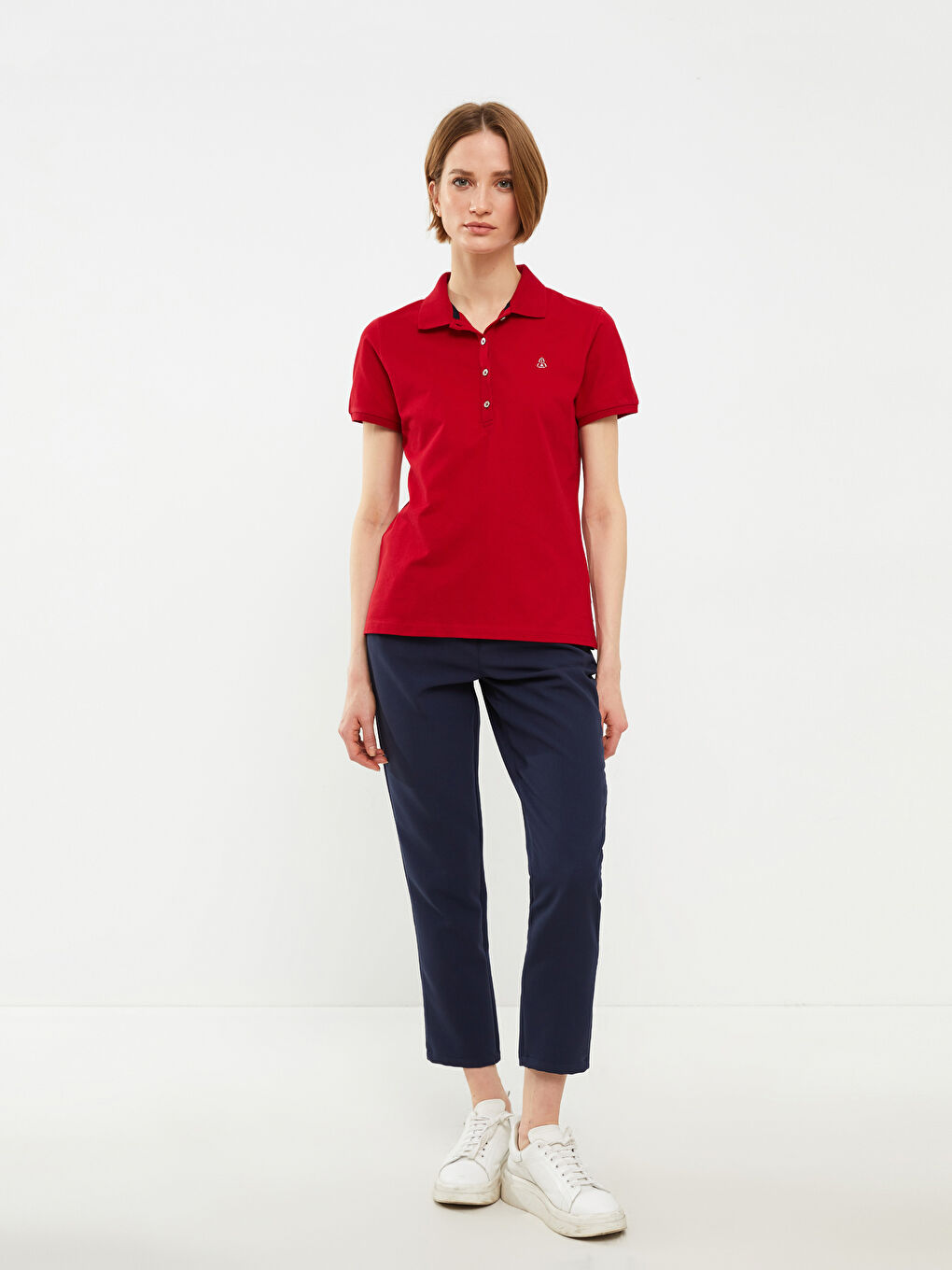 Kırmızı Polo Yaka Nakış Detaylı Kısa Kollu Kadın Tişört-3