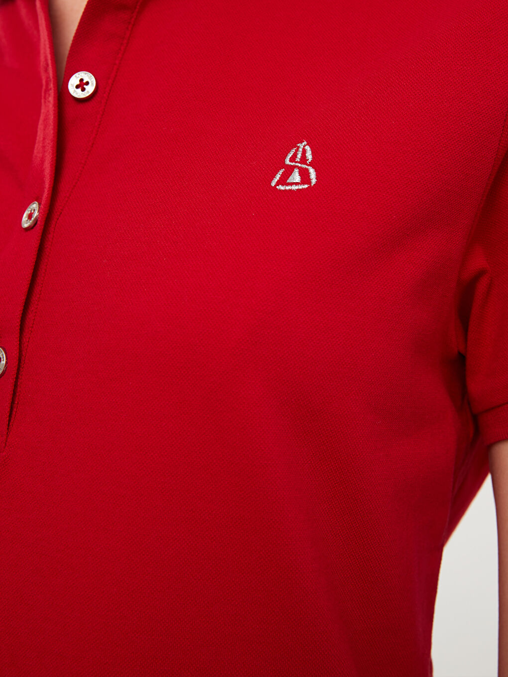 Kırmızı Polo Yaka Nakış Detaylı Kısa Kollu Kadın Tişört-4