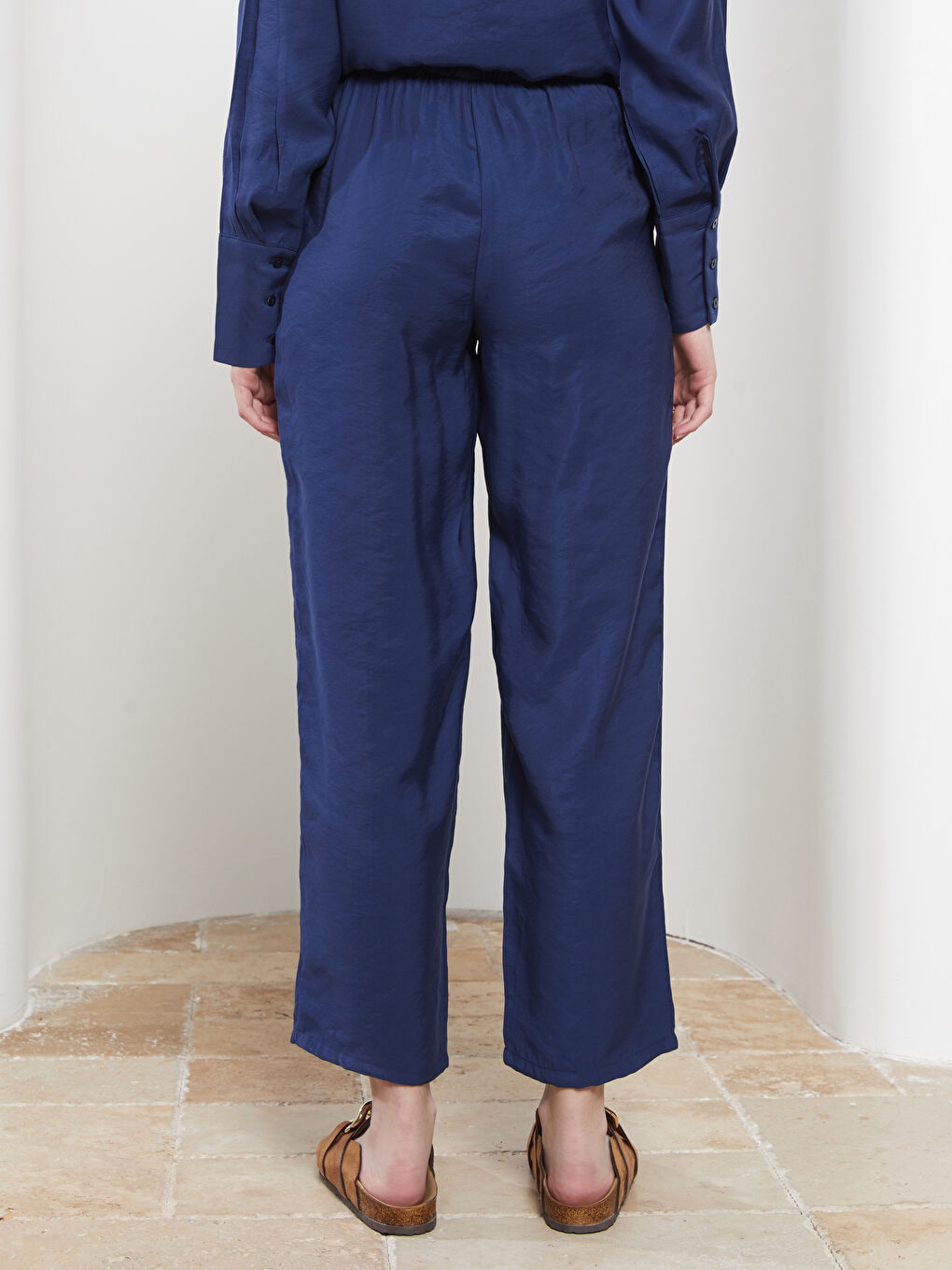 Elastic Waist Regular Pocket Detailed Women's Trousers-4