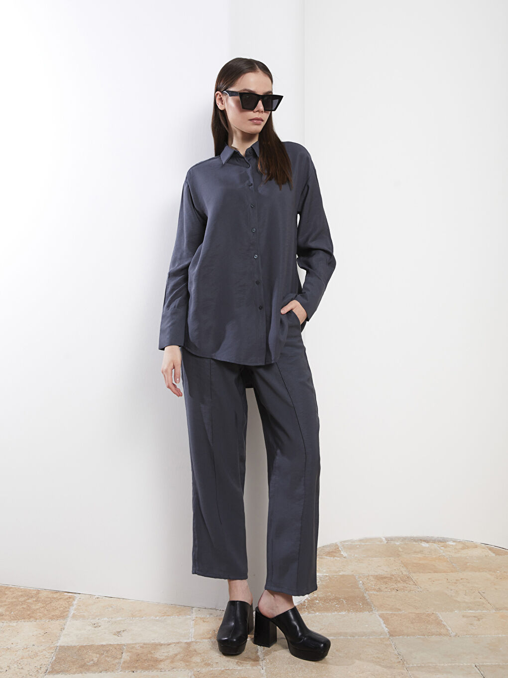 Antrasit Beli Lastikli Düz Cep Detaylı Kadın Pantolon