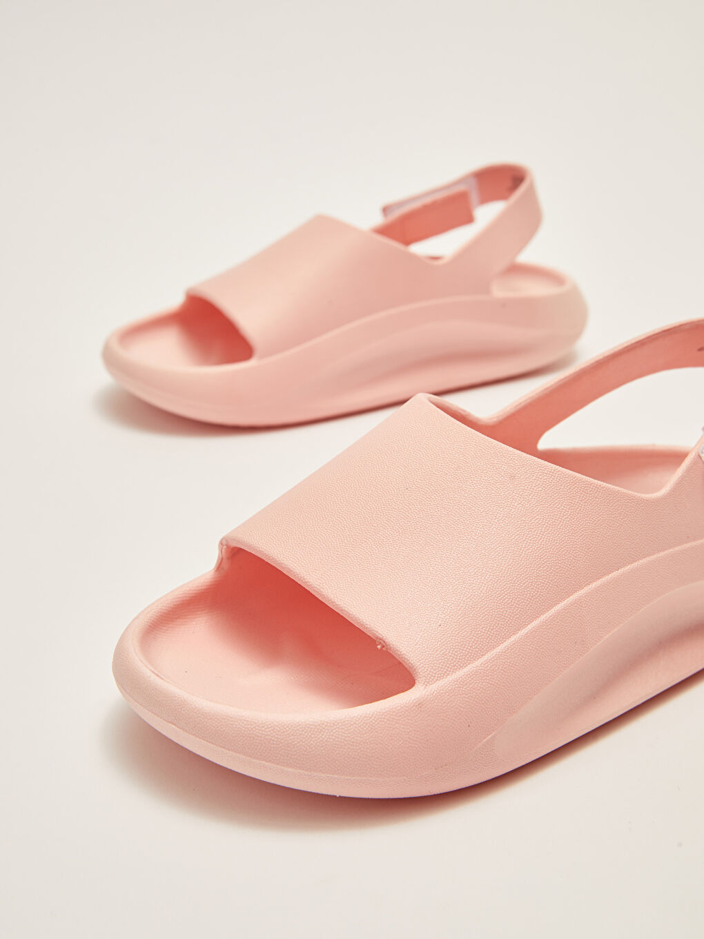 LCW STEPS Single Band Hook and Loop Closure Girls Sandals -S2II77Z4-RGF