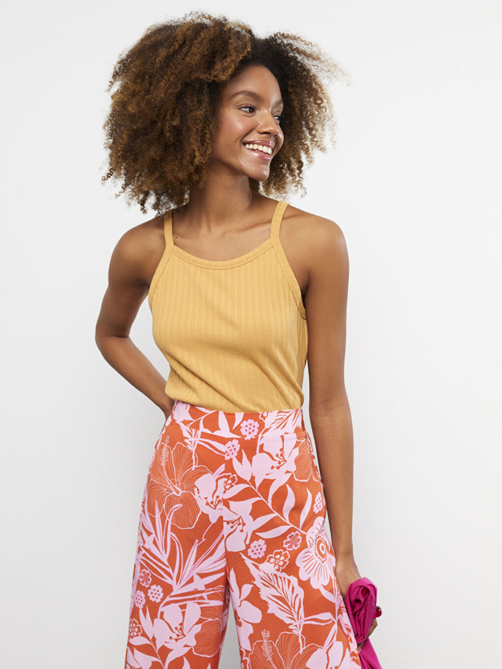 Maiou Sportiv Simplu cu Guler Halter pentru Femei-1