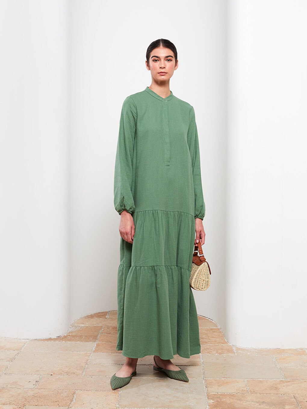 فستان قطن كم طويل بياقة مندرين للسيدات