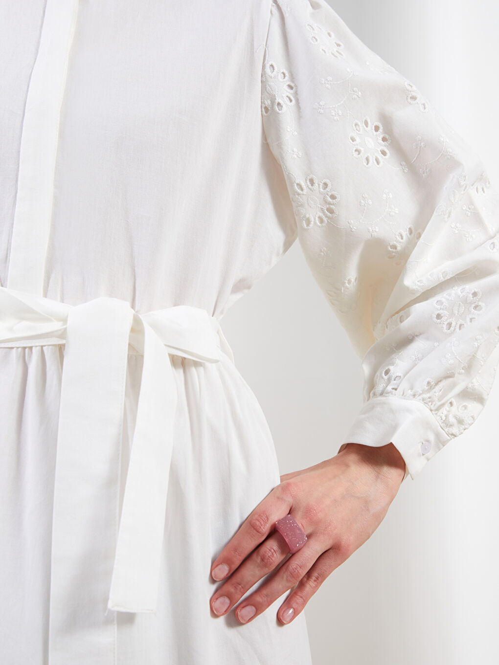 Ekru Dik Yaka Nakışlı Uzun Kollu Poplin Kadın Elbise-3