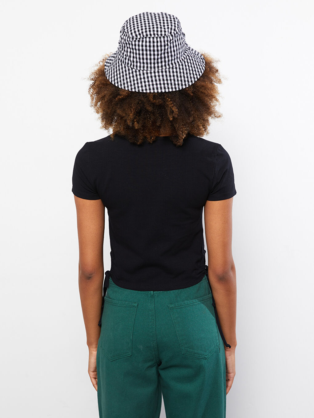 Siyah Bisiklet Yaka Düz Kısa Kollu Kadın Tişört-3