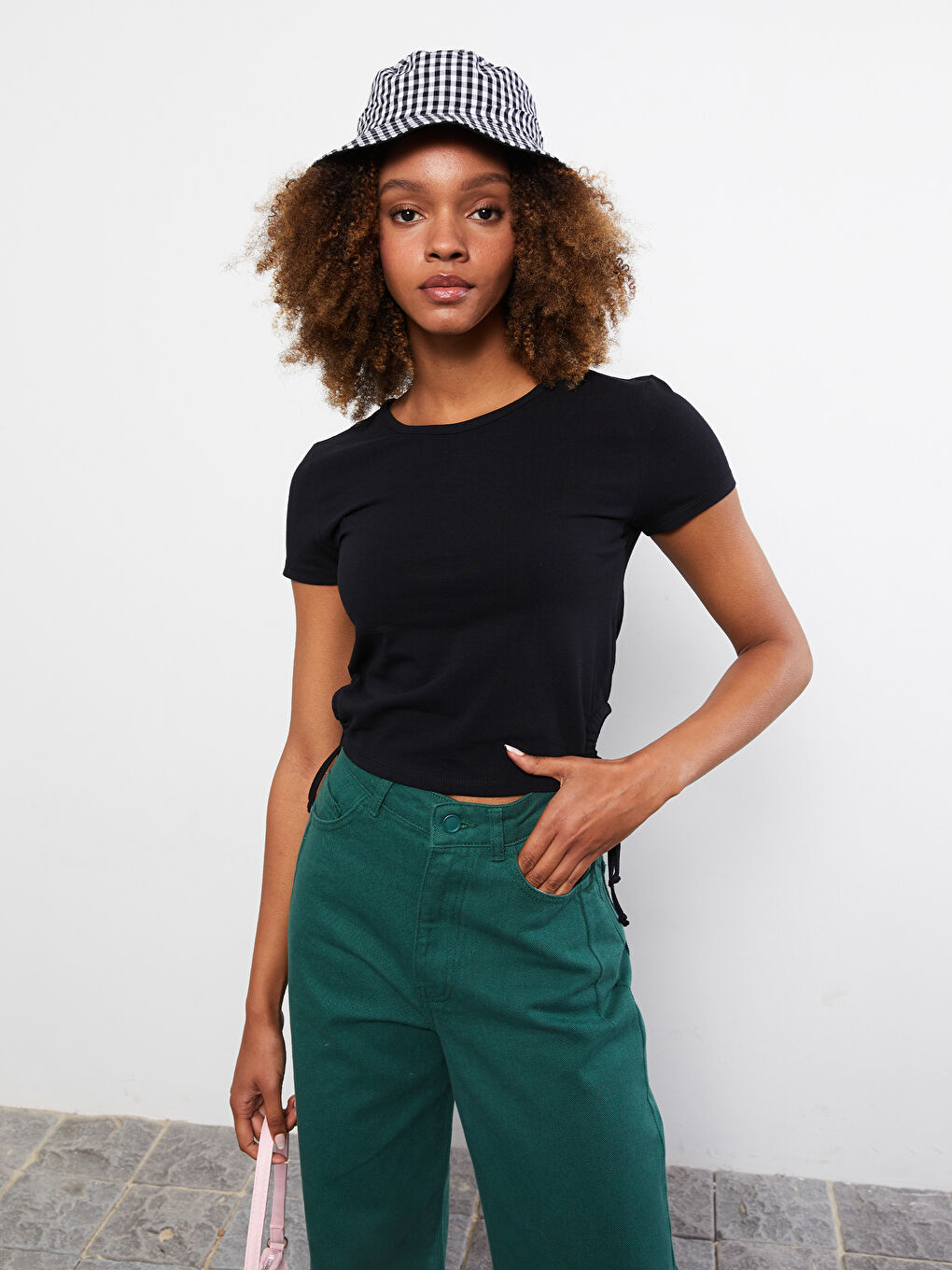 Siyah Bisiklet Yaka Düz Kısa Kollu Kadın Tişört-2