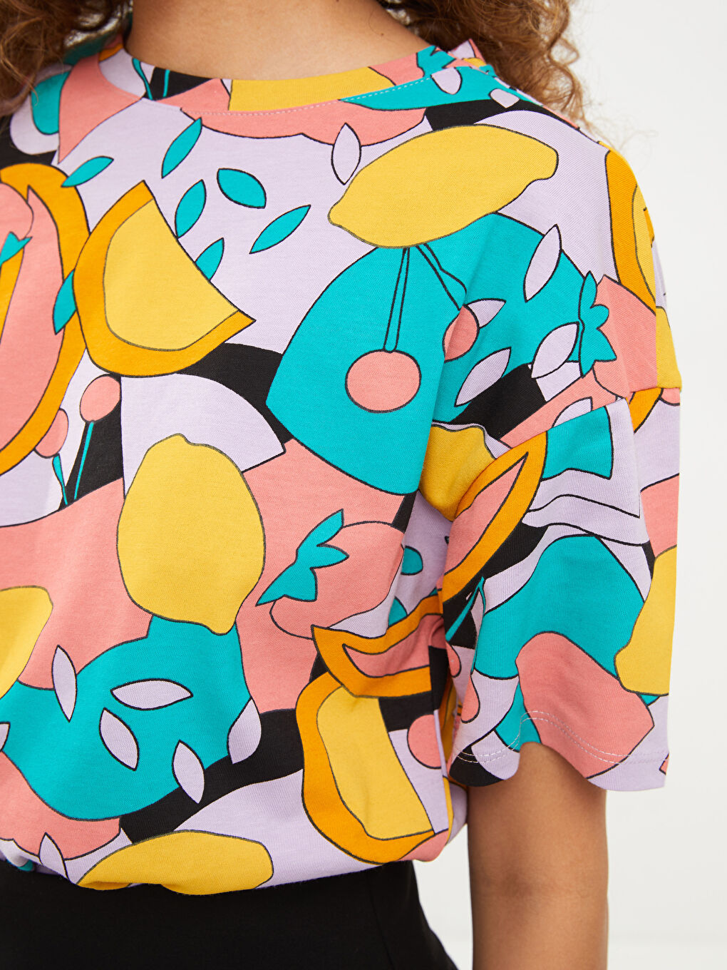 Beyaz Bisiklet Yaka Desenli Kısa Kollu Pamuklu Kadın Tişört-3