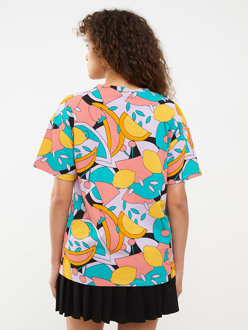 Beyaz Bisiklet Yaka Desenli Kısa Kollu Pamuklu Kadın Tişört-4