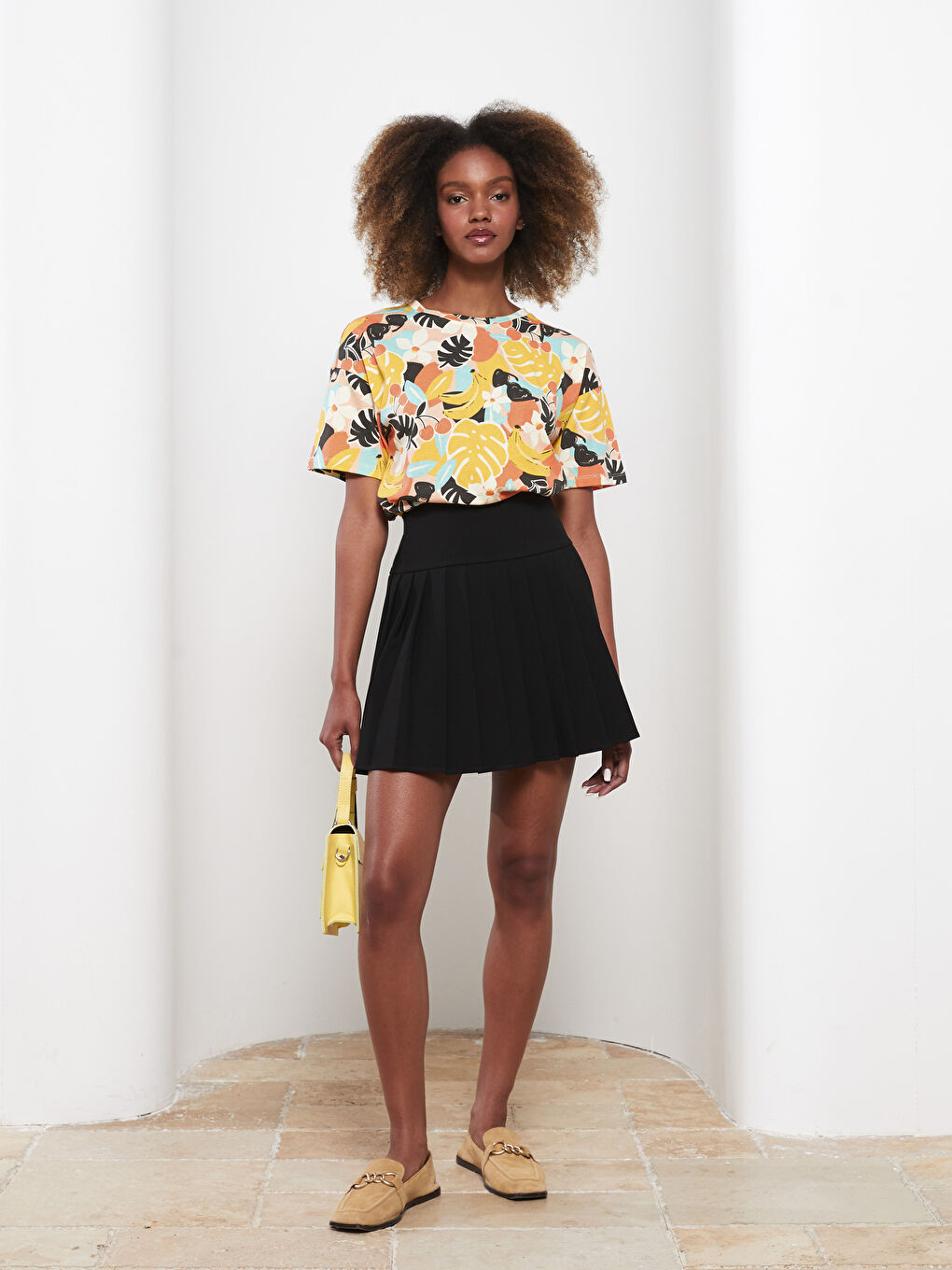 Beyaz Bisiklet Yaka Desenli Kısa Kollu Pamuklu Kadın Tişört