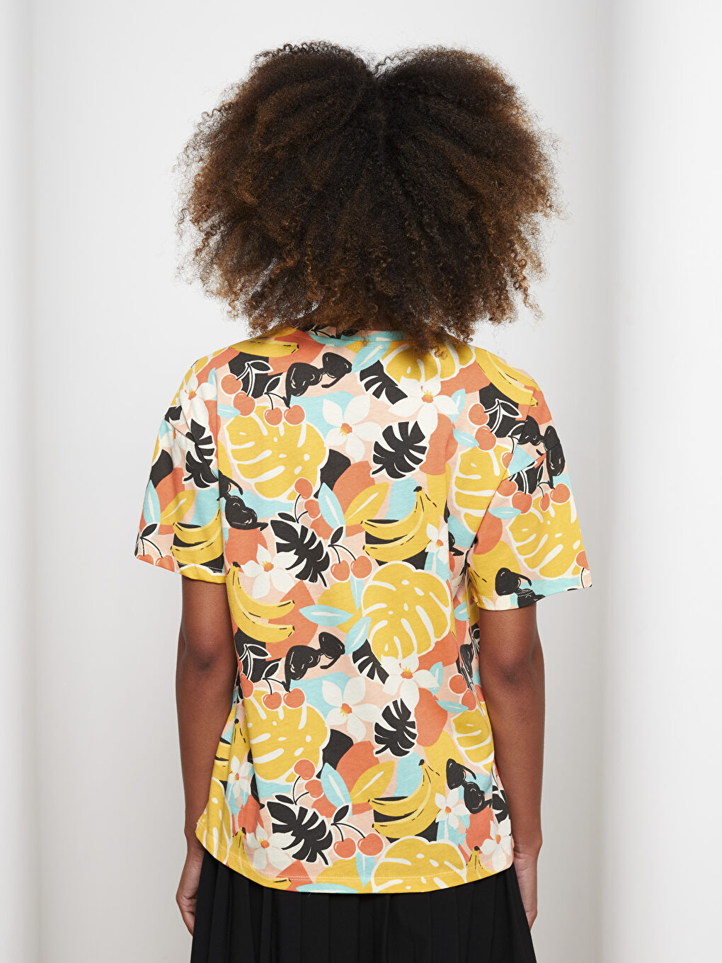 Beyaz Bisiklet Yaka Desenli Kısa Kollu Pamuklu Kadın Tişört-3