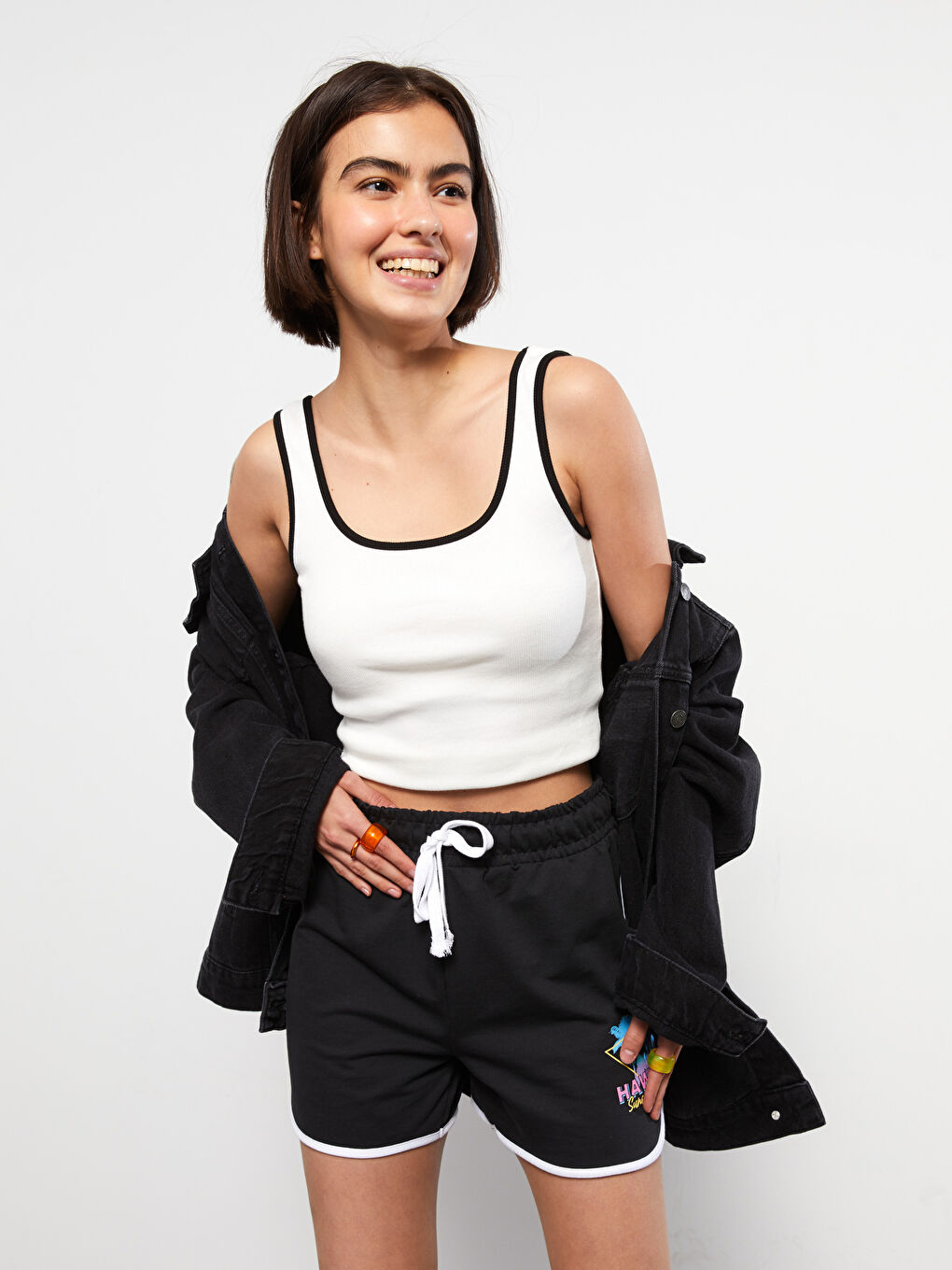 Siyah Beli Lastikli Baskılı Kadın Şort