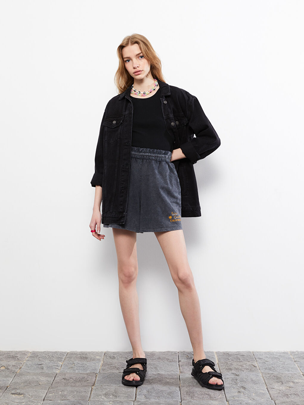 Antrasit Beli Lastikli Baskılı Kadın Bermuda Şort