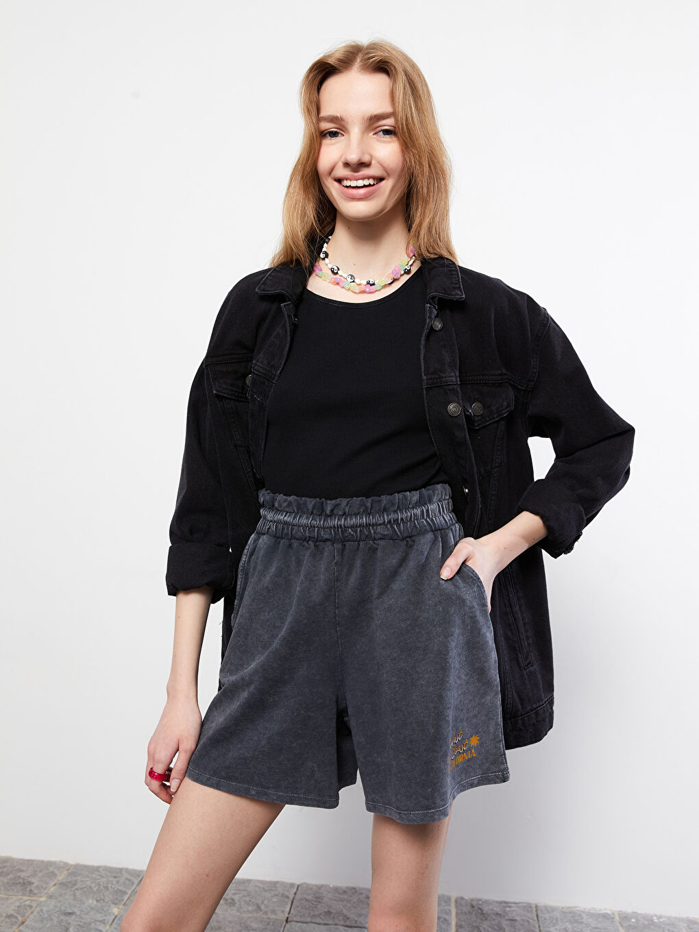 Antrasit Beli Lastikli Baskılı Kadın Bermuda Şort-2