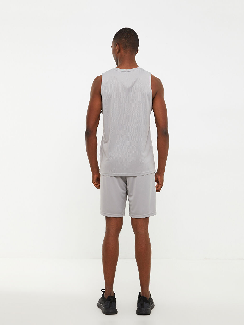 طقم رياضي سليم فيت للرجال-4