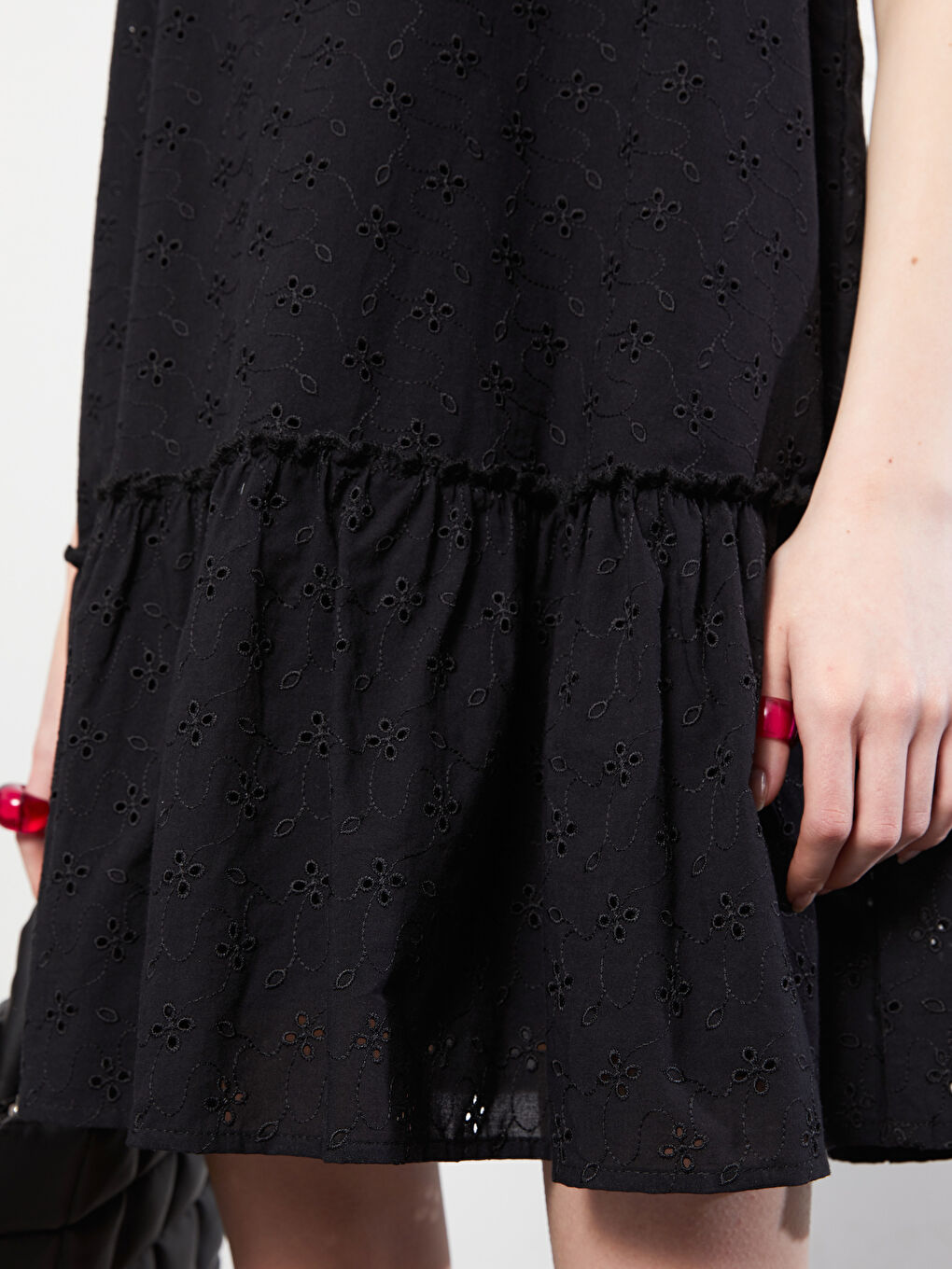 Siyah V Yaka Kendinden Desenli Balon Kollu A Kesim Brode Kadın Elbise-2