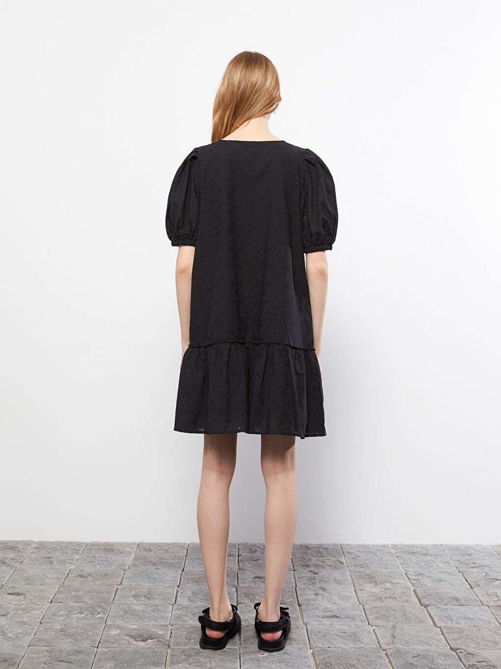 Siyah V Yaka Kendinden Desenli Balon Kollu A Kesim Brode Kadın Elbise-3