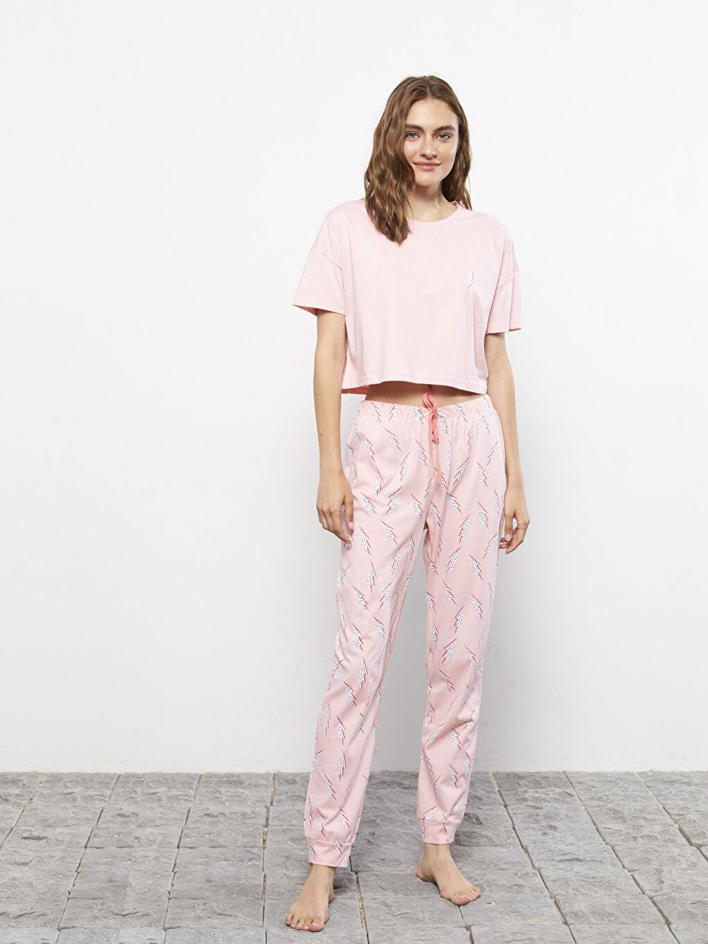 Pembe Bisiklet Yaka Desenli Kısa Kollu Pamuklu Kadın Pijama Takımı-1