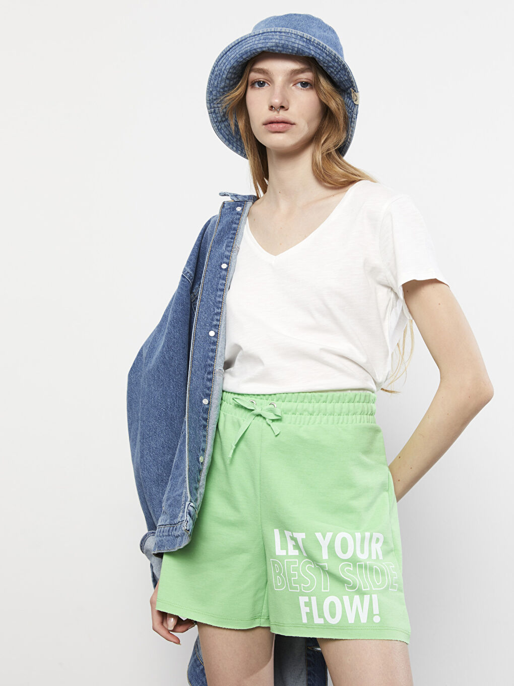 Yeşil Beli Lastikli Baskılı Kadın Bermuda Şort