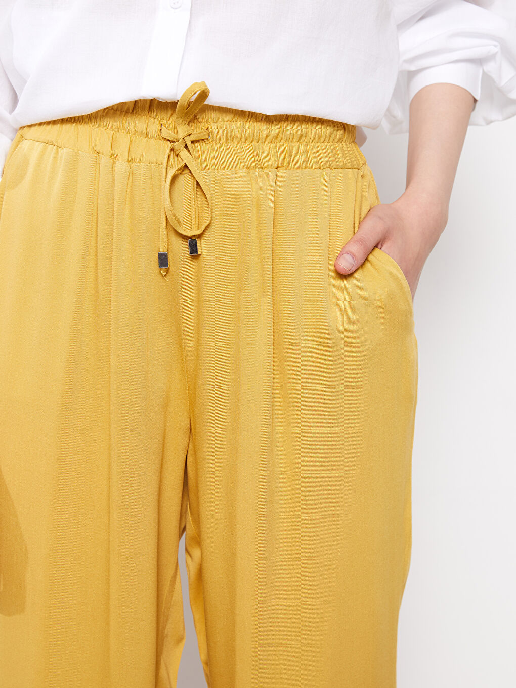 Sarı Beli Lastikli Rahat Kalıp Düz Viskon Kadın Pantolon-4