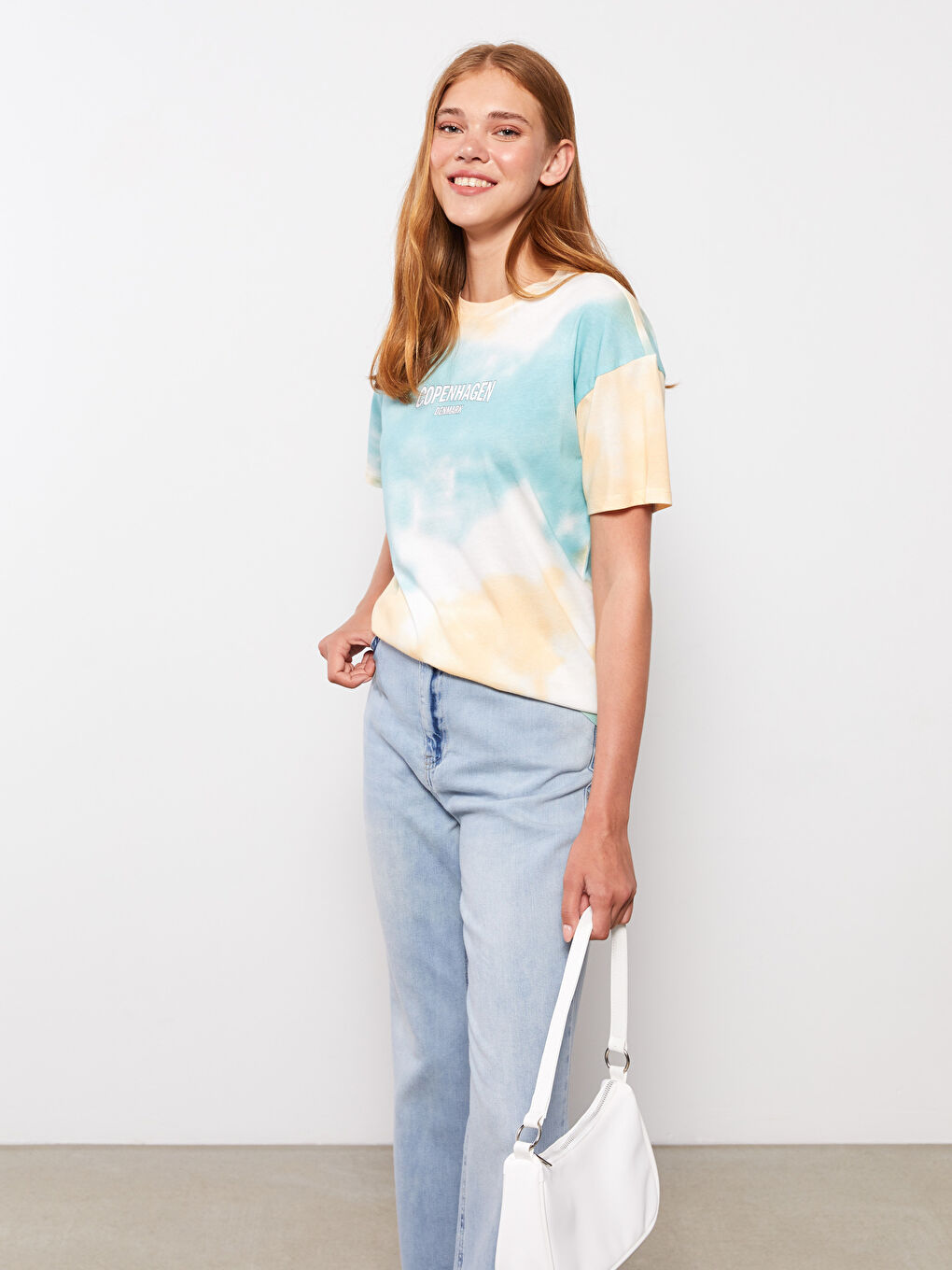 Ekru Bisiklet Yaka Baskılı Kısa Kollu Pamuklu Kadın Tişört-1