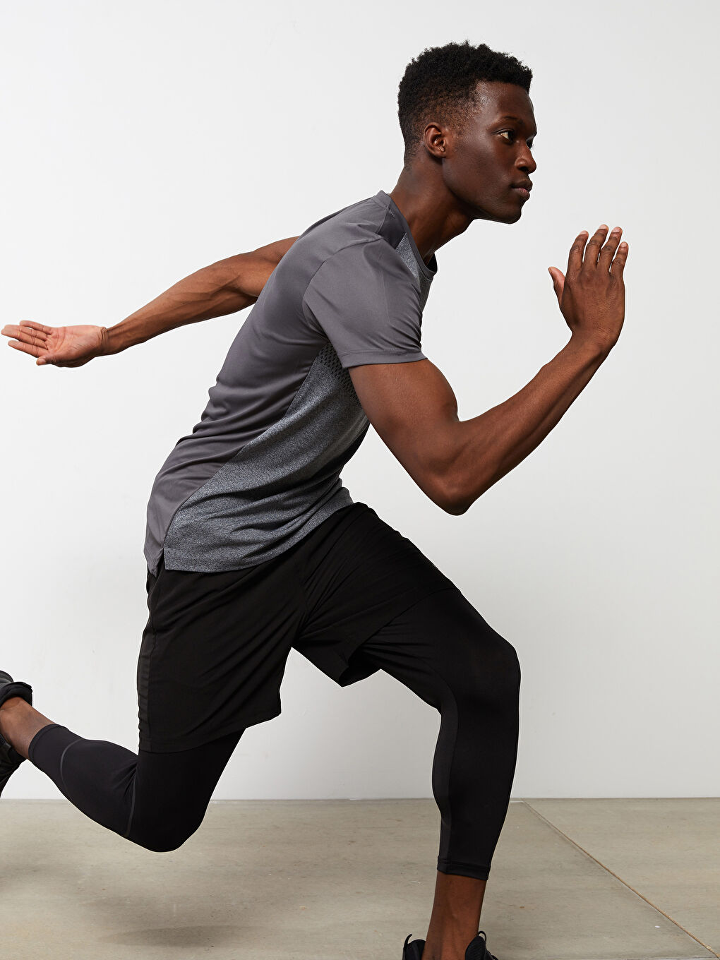 شورتات ضيقة للرجال بقصة عادية