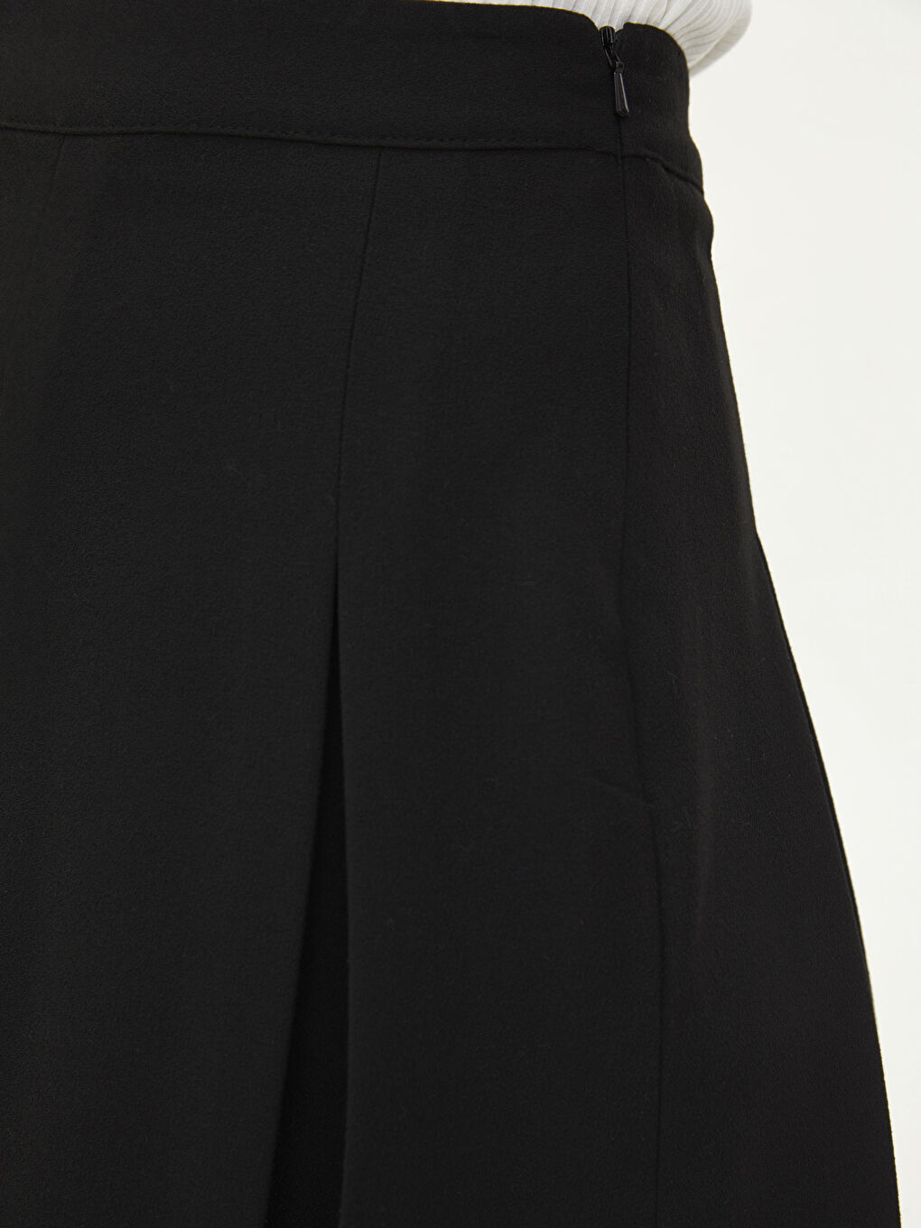 Siyah Kadın Beli Fermuarlı Düz Mini Etek-3