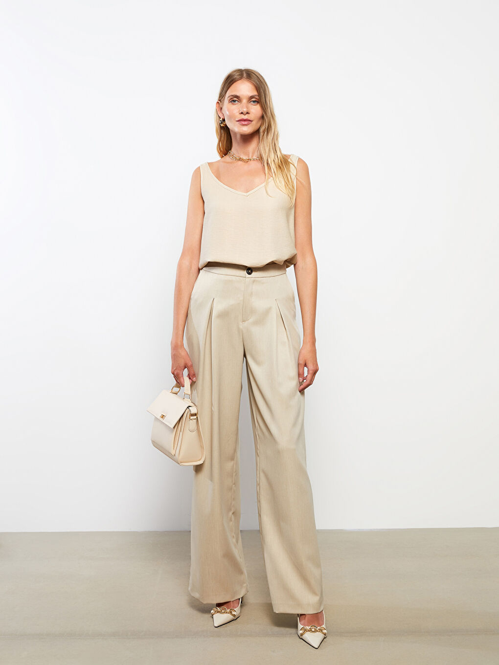 Women's V-Neck Straight Sleeveless Blouse