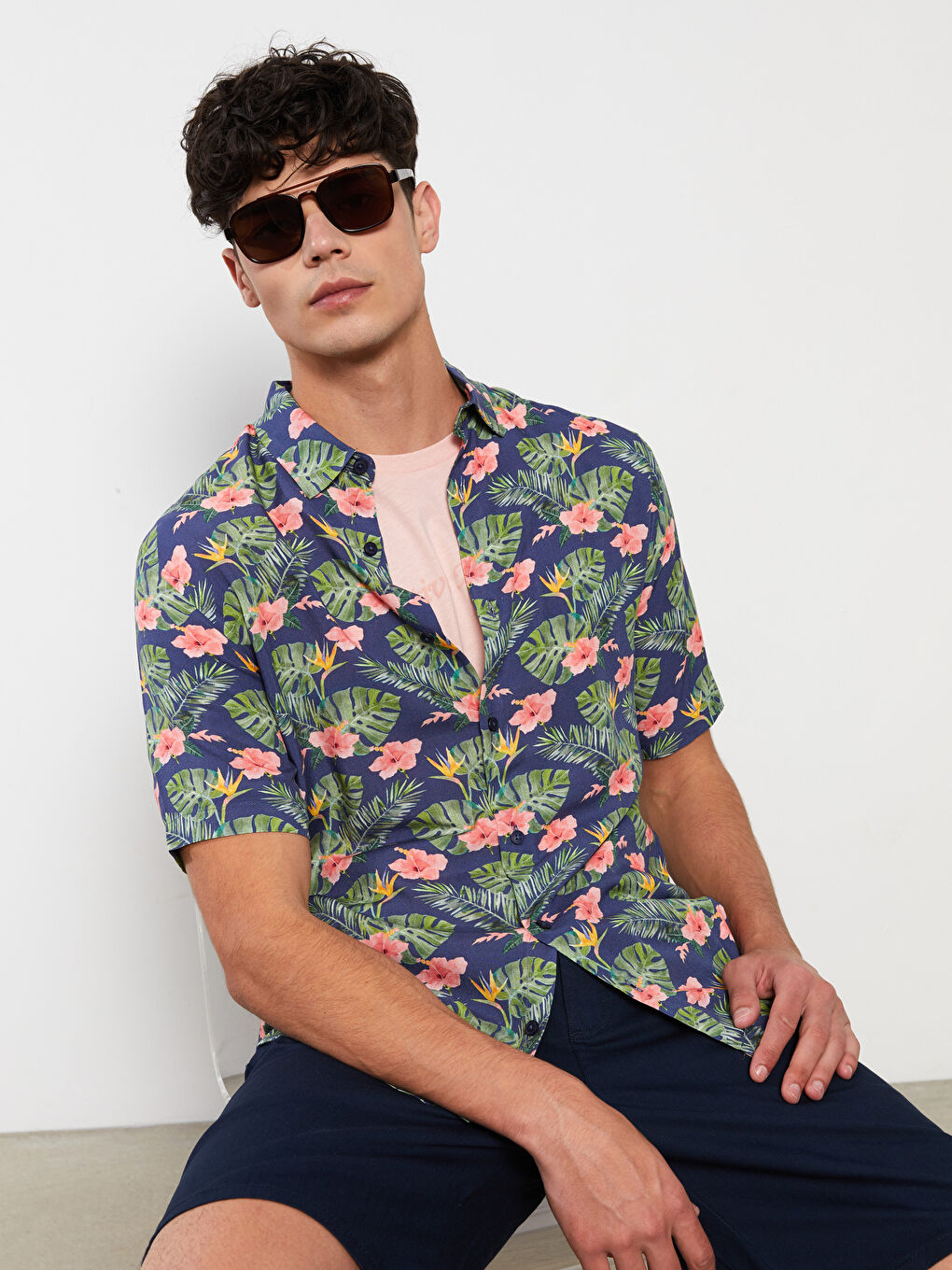 Siyah Regular Fit Kısa Kollu Desenli Viskon Erkek Gömlek