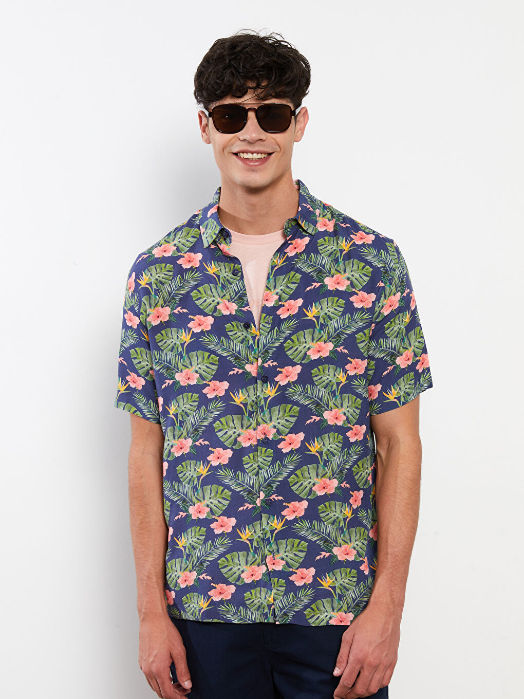 Siyah Regular Fit Kısa Kollu Desenli Viskon Erkek Gömlek-1