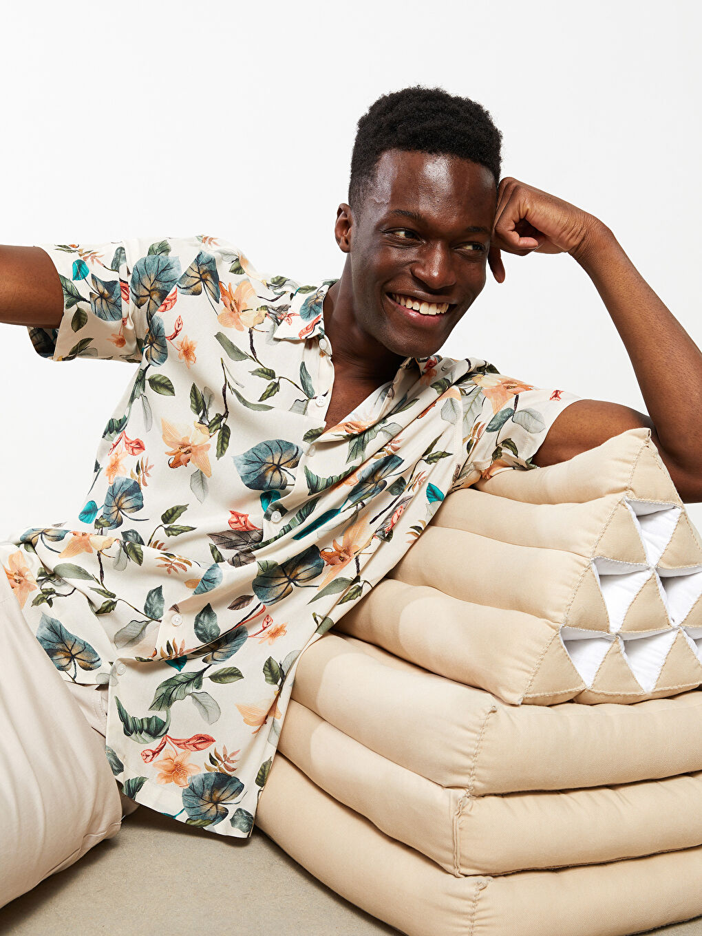 Bej Regular Fit Kısa Kollu Desenli Viskon Erkek Gömlek