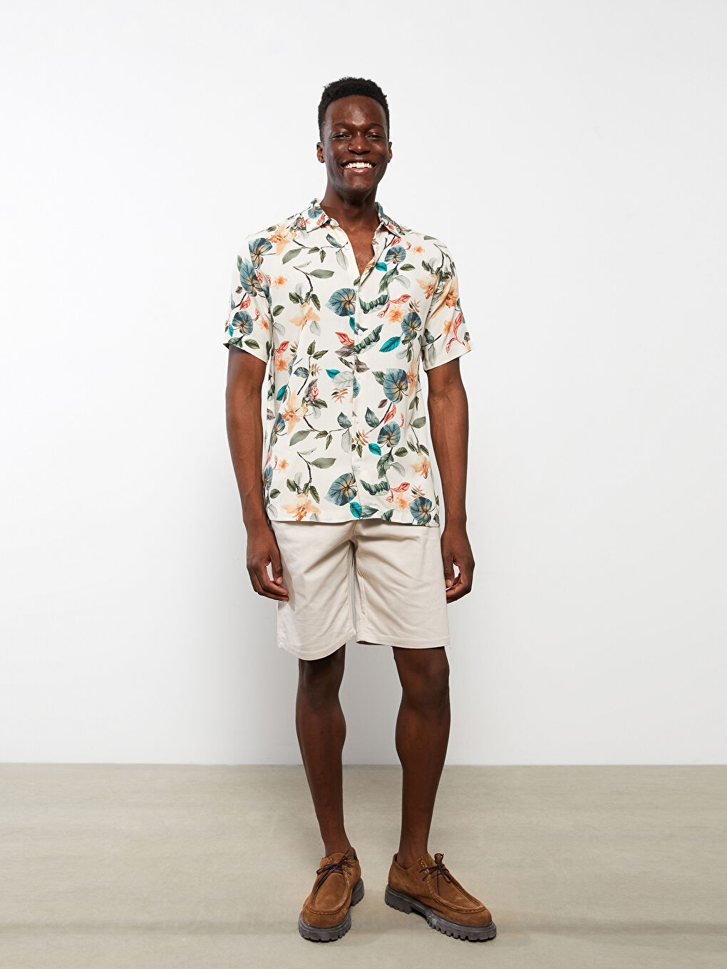 Bej Regular Fit Kısa Kollu Desenli Viskon Erkek Gömlek-1