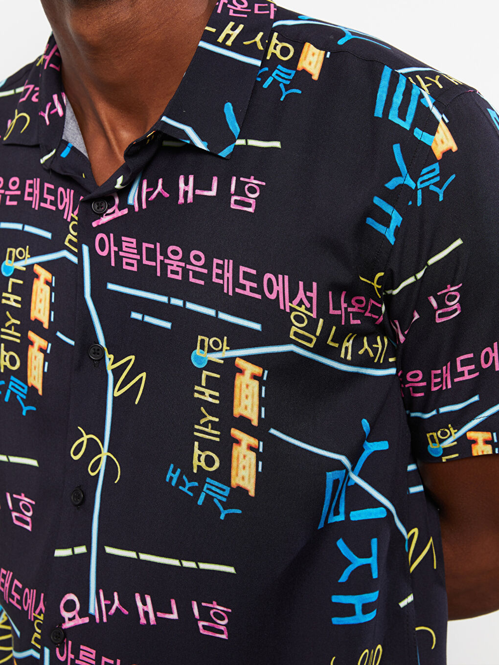 Siyah Regular Fit Kısa Kollu Desenli Viskon Erkek Gömlek-3