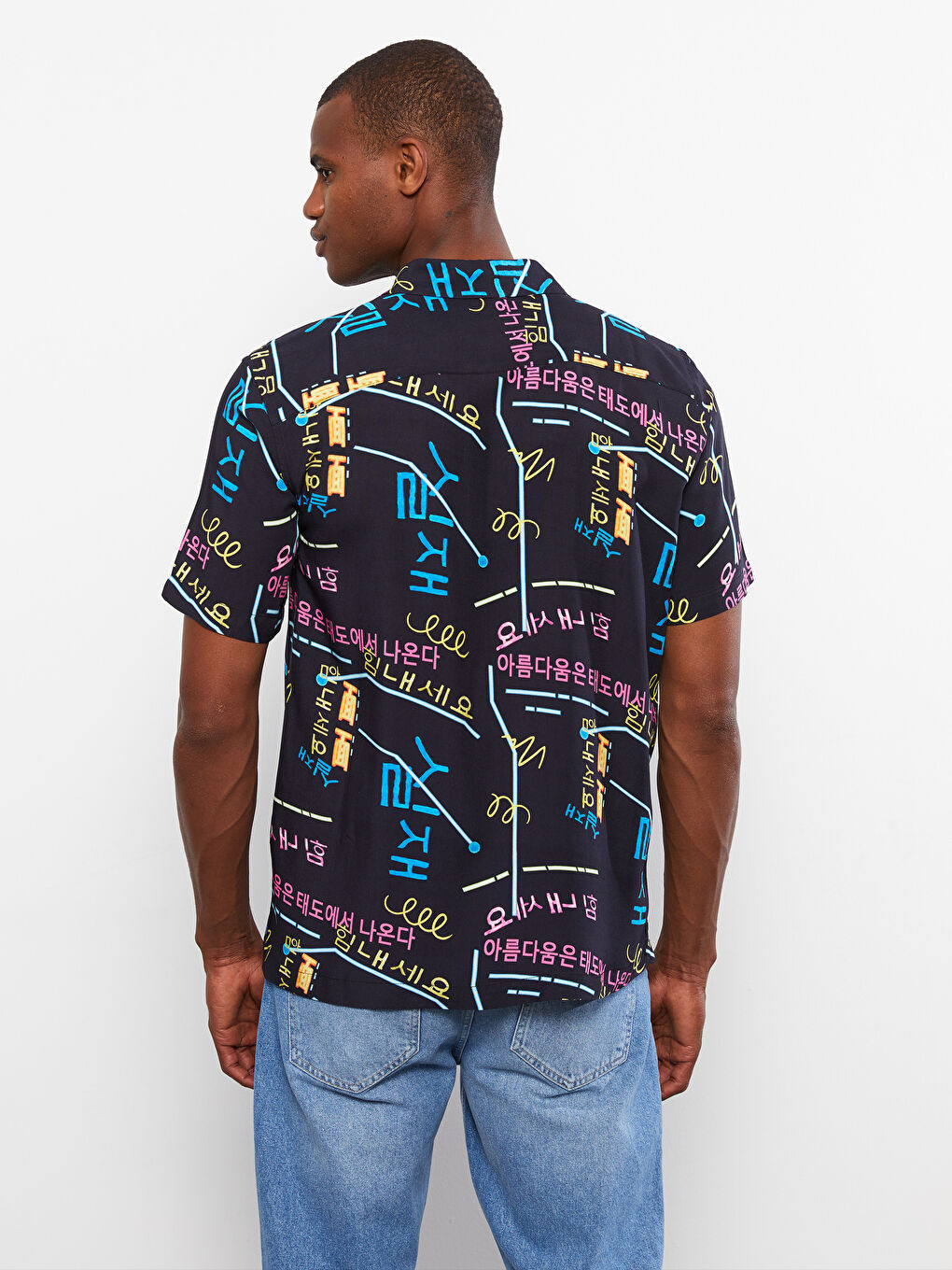 Siyah Regular Fit Kısa Kollu Desenli Viskon Erkek Gömlek-4