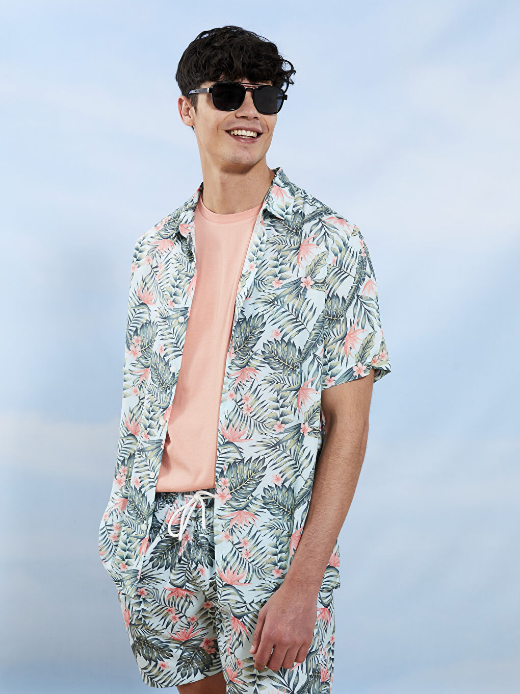 Turkuaz Regular Fit Kısa Kollu Desenli Viskon Erkek Gömlek