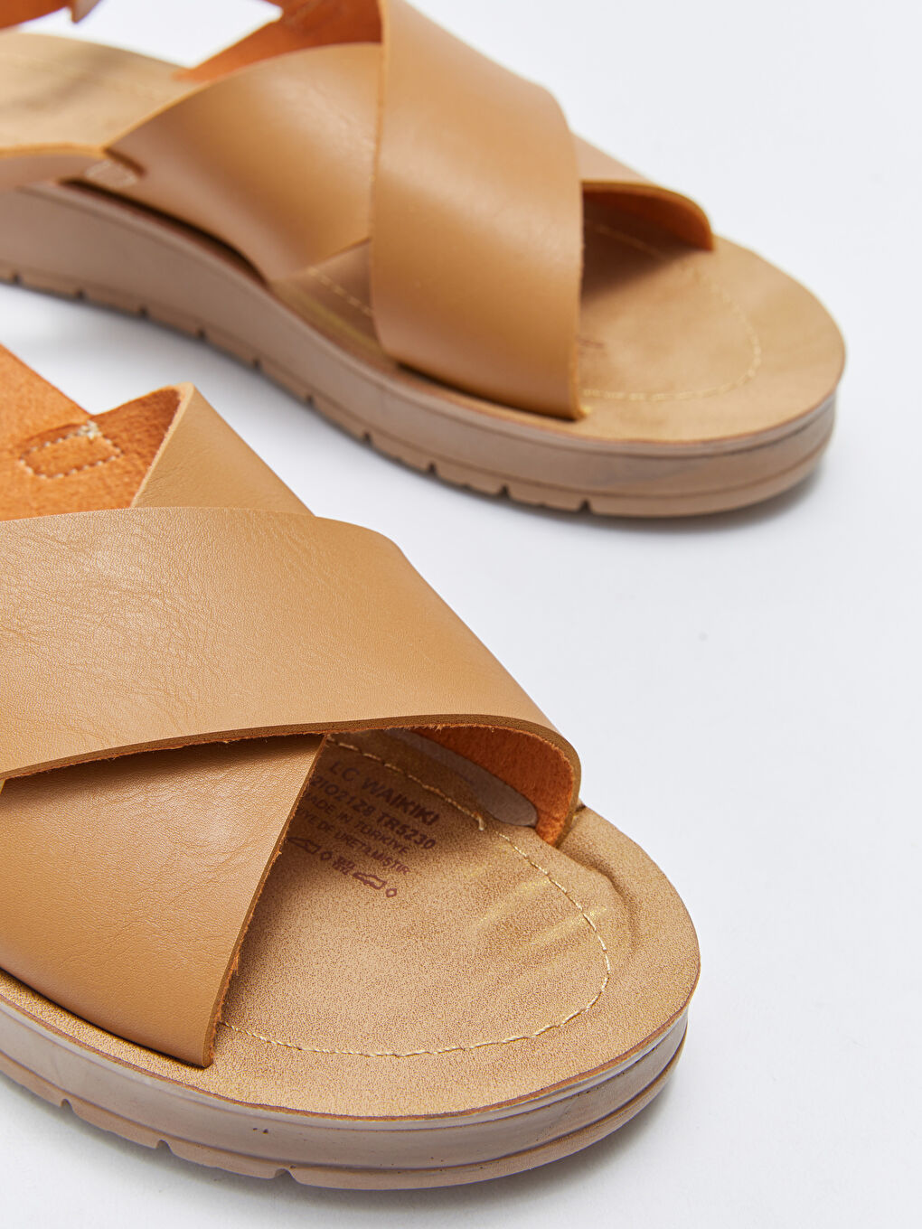 Kahverengi Çapraz Bantlı Toka Detaylı Kadın Sandalet-2