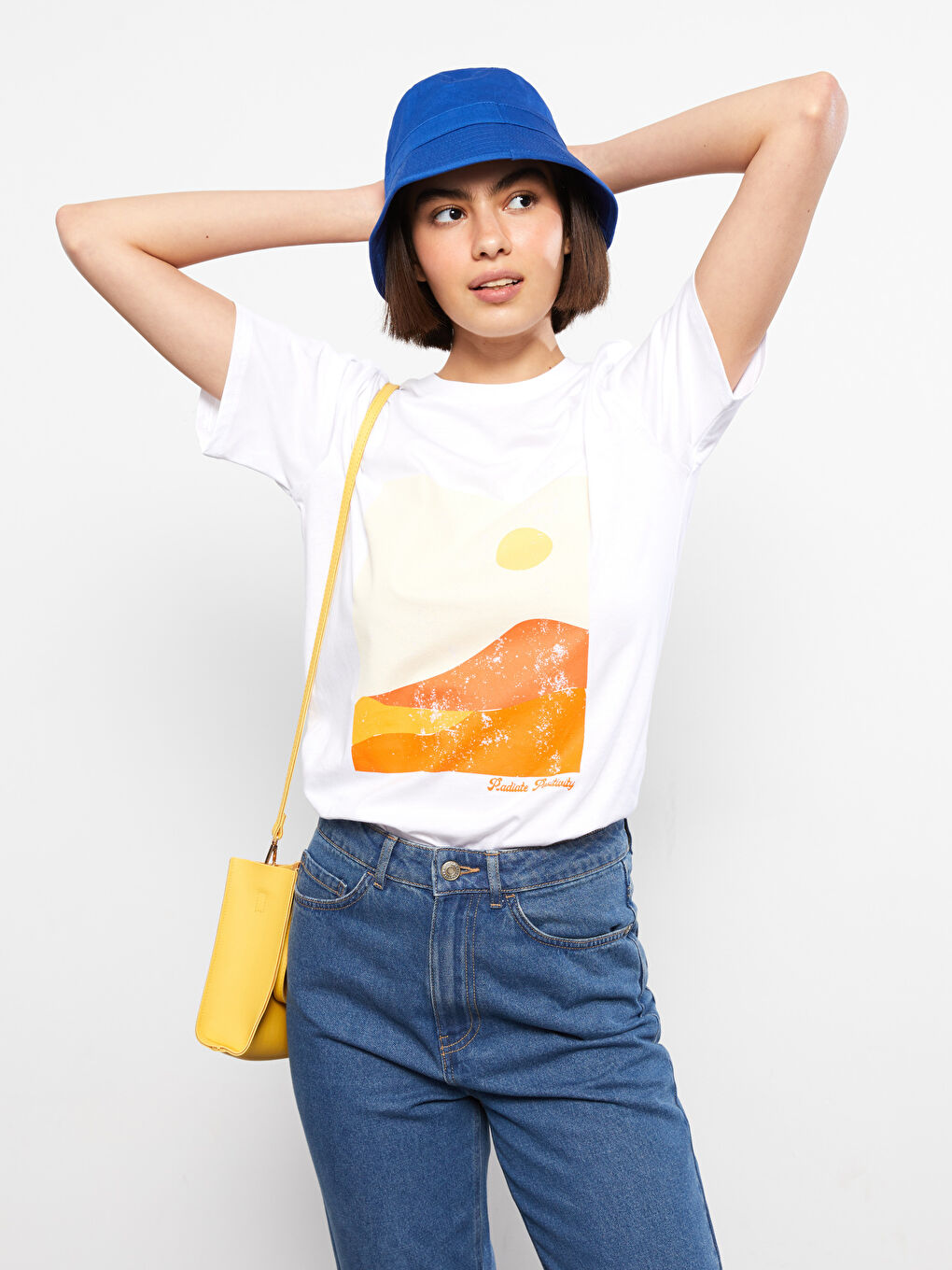 Beyaz Bisiklet Yaka Baskılı Kısa Kollu Pamuklu Kadın Tişört-3